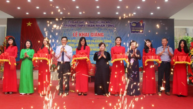 Chủ tịch HĐND TP Nguyễn Thị Bích Ngọc dự khai giảng tại Trường THPT Trần Nhân Tông 